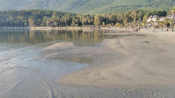 Vatandaşı şaşırtan görüntü: Sular 25 metre çekildi! - Resim: 3