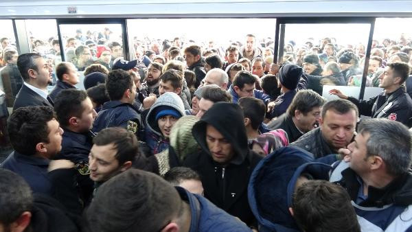 Elden ele taşıdılar ilginç görüntüler! - Resim: 4