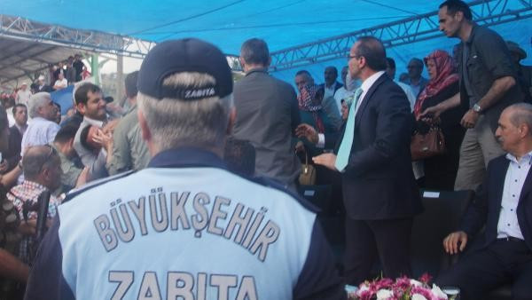 Protokolde kavga! Bakan Kurtulmuş olay yerinden uzaklaştırıldı - Resim: 2