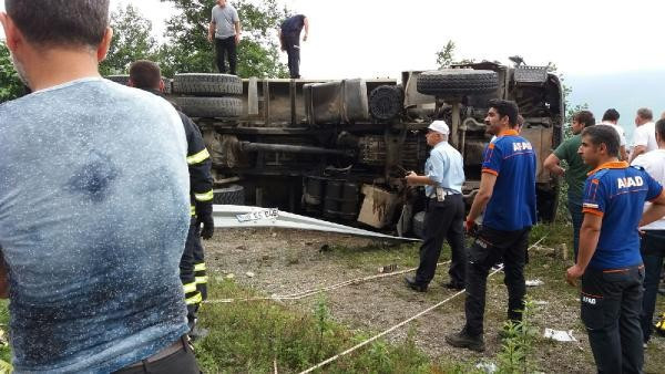 Artvin'de feci kaza resmen ezildiler ölenler ve yaralılar var - Resim: 1