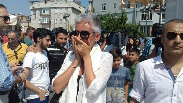 İpek Tanrıyar, Vatan Şaşmaz'ın cenazesinde hüngür hüngür ağladı - Resim: 3