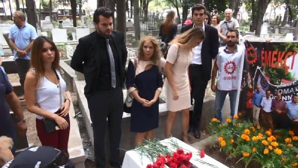 Tarık Akan gözyaşlarıyla anıldı - Resim: 1