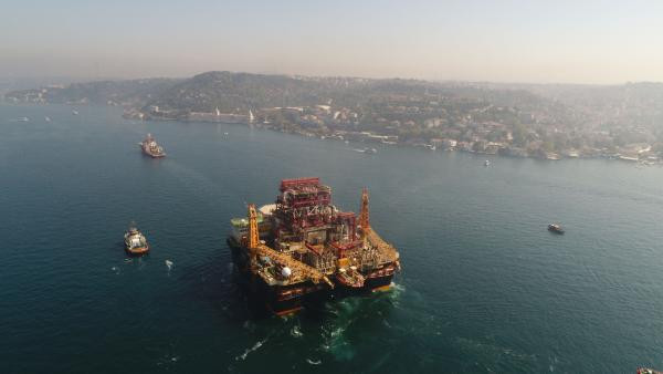 Dev gemi Boğaz'dan böyle geçiyor havadan bile devasa! - Resim: 3