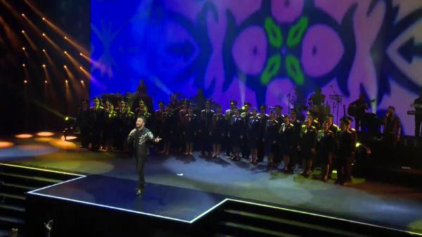 Tarkan ve Kızıl Ordu Korosu aynı sahnede - Resim: 1