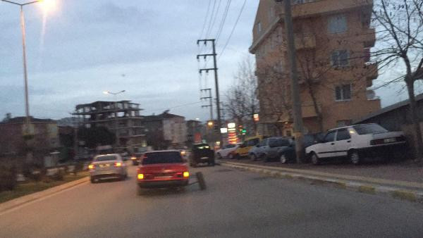 Tekerleği dışarıda ilerleyen otomobil şaşkınlık yarattı! - Resim: 3