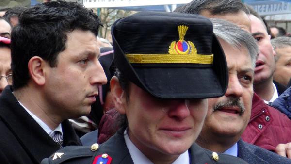 Gözyaşları sel oldu! Şehit evlada son bakış yürekleri dağladı - Resim: 4