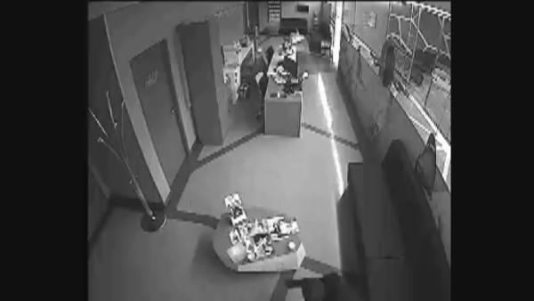 İşte Arda Turan'ın silahla hastane bastığı anlar! Silah elden ele dolaşıyor - Resim: 3