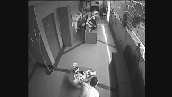 İşte Arda Turan'ın silahla hastane bastığı anlar! Silah elden ele dolaşıyor - Resim: 4