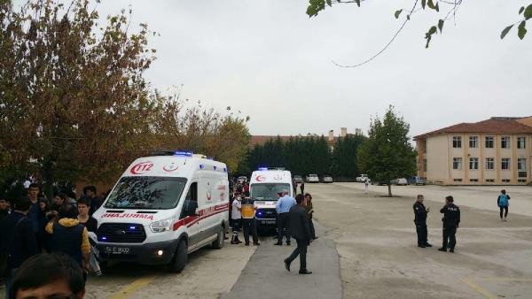 Lisede büyük panik! Herkesi tahliye ettiler - Resim: 2