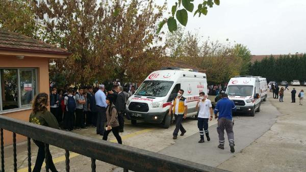 Lisede büyük panik! Herkesi tahliye ettiler - Resim: 4