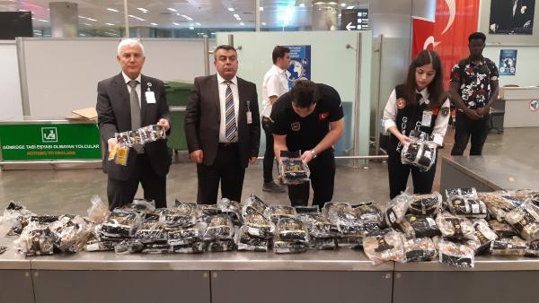 Atatürk Havalimanı’nda akıllara durgunluk veren kaçakçılık - Resim: 1