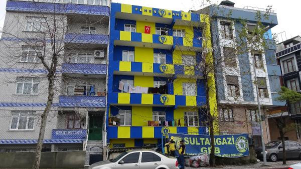 Fanatik taraftar apartmanı sarı lacivert renklere boyattı - Resim: 3