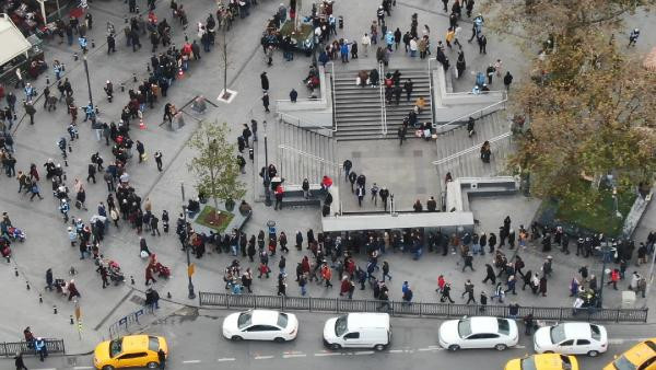 Yüzlerce metrelik "umut kuyruğu" havadan görüntülendi - Resim: 2