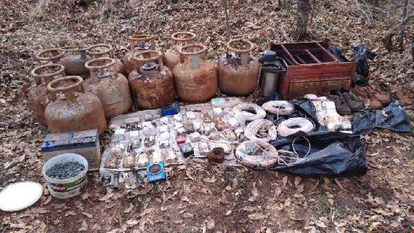 Yüzlerce kilo bulundu hepsini toprağa gömmüşler! - Resim: 2