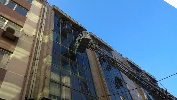 İstanbul'da panik anları: Böyle kurtarıldılar! - Resim: 2