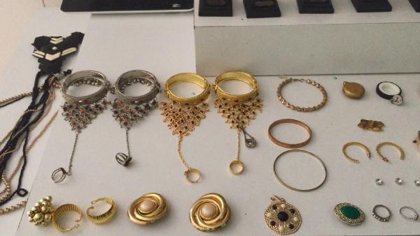 Şarkıcı Ece Seçkin'in annesinin gaspçı dehşeti! Şüphelileri böyle izledi - Resim: 4