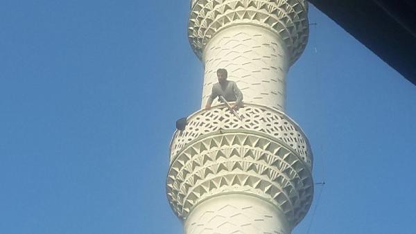 Pompalı tüfekle minareye çıktı: Özel harekat alarma geçti! - Resim: 1