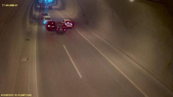 İstanbul'da inanılmaz görüntü: Tünelde faciadan dönüldü! - Resim: 1