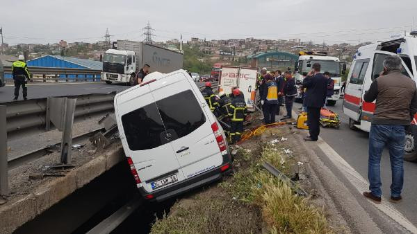 TEM'de feci kaza! Trafik durdu vali ve kaymakam eşleri yaralandı... - Resim: 2