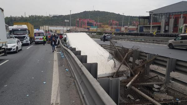 TEM'de feci kaza! Trafik durdu vali ve kaymakam eşleri yaralandı... - Resim: 4
