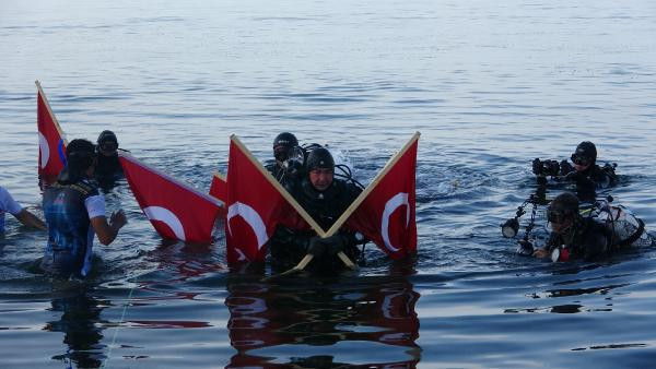 'Akvaryum Adam' sudan rekorla çıktı! 30 saat 20 dakika... - Resim: 1