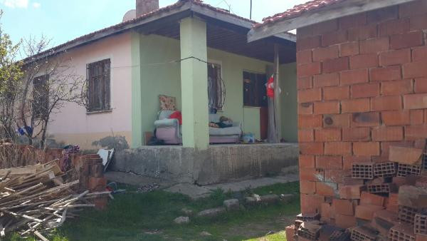 Kızları eve kapatmışlar! Polis operasyon düzenledi - Resim: 3