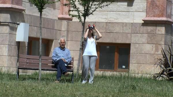 Yok artık! Ellerine dürbün alıp dakikalarca izlediler... - Resim: 2