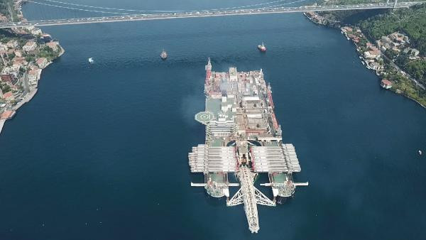 İstanbul Boğazı'ndan bir dev geçiyor! İlginç görüntüler... - Resim: 1