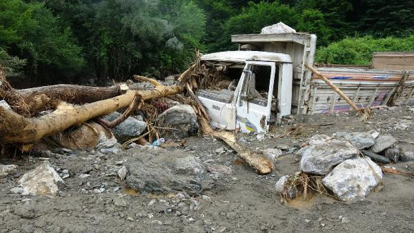 Dehşet gün ağarınca ortaya çıktı! Ortalık savaş alanını andırıyor - Resim: 2