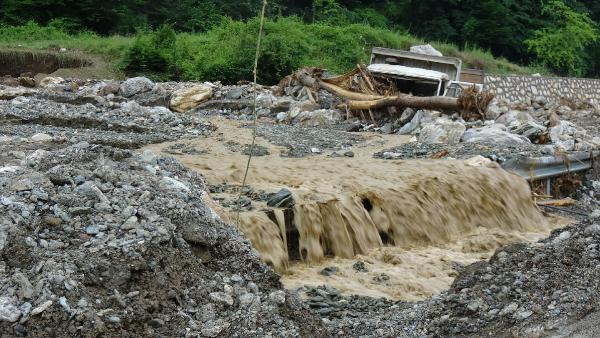 Dehşet gün ağarınca ortaya çıktı! Ortalık savaş alanını andırıyor - Resim: 3
