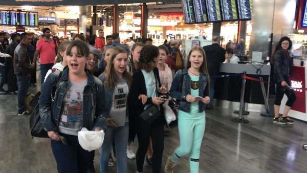 Öğrenciler paraları kalmayınca bakın ne yaptılar!.. - Resim: 1