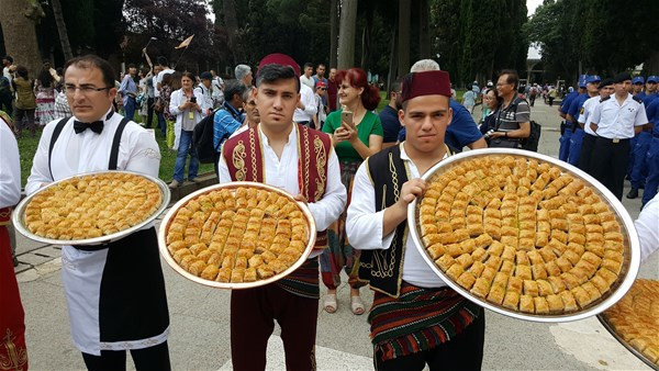 Baklava alayına turistlerden yoğun ilgi - Resim: 4