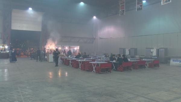 Ünlü şarkıcıya büyük şok! Kebap dumanı konseri iptal ettirdi - Resim: 2