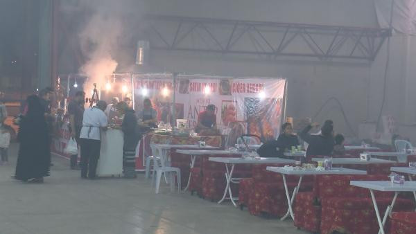 Ünlü şarkıcıya büyük şok! Kebap dumanı konseri iptal ettirdi - Resim: 4