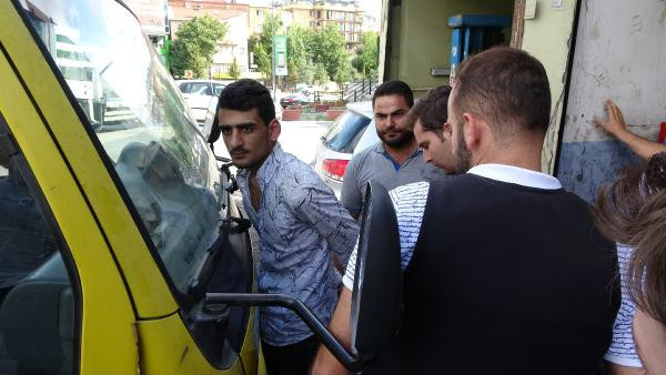 Kadının çığlıklarına koştu kapkaççıyı yakaladı! Kahraman tamirci... - Resim: 3