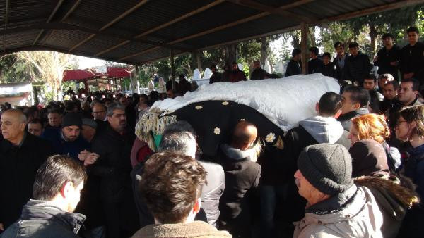 Ukrayna'da öldürülen Buket Yıldız'a gelinlikli veda - Resim: 2
