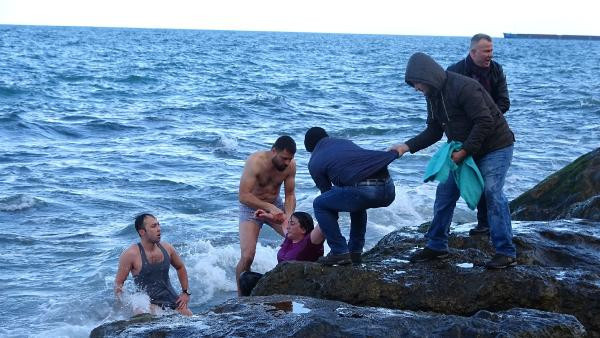 Denize düşen hemşireyi, dalış timi komutanı kurtardı - Resim: 2