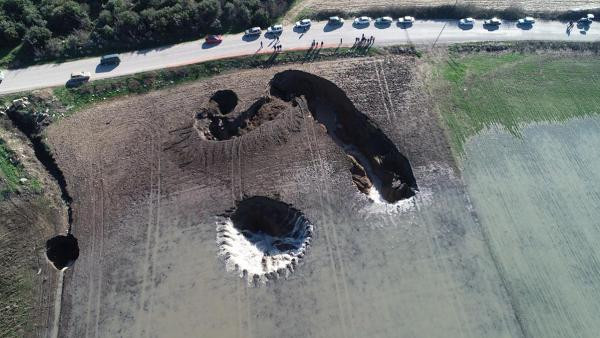 İzmir'de korkutan görüntü: Bir tane daha oluştu! - Resim: 1