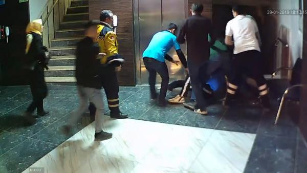 Hastanede şok saldırı! 'Canımı acıttım' deyip sağlık görevlisine... - Resim: 2