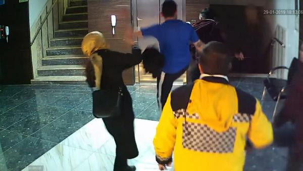 Hastanede şok saldırı! 'Canımı acıttım' deyip sağlık görevlisine... - Resim: 3