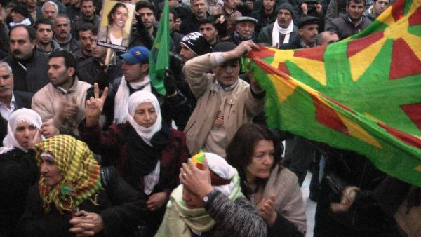 3 kadın PKK'lının cenazesi toprağa veriliyor - Resim: 4