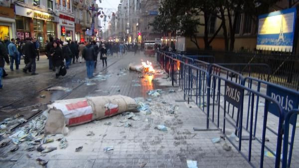 Fransız Konsolosluğu'na boyalı saldırı - Resim: 1