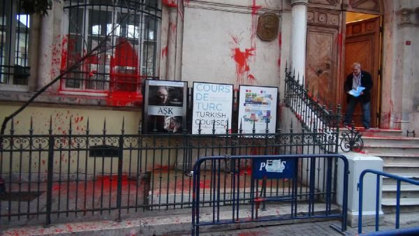 Fransız Konsolosluğu'na boyalı saldırı - Resim: 3