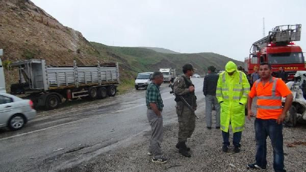 Yüksekova'da feci kaza: 3 ölü, 11 yaralı - Resim: 4