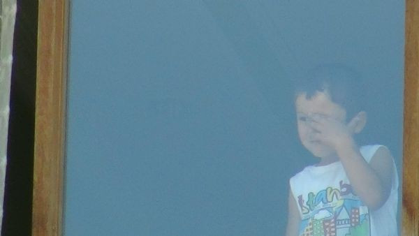 Her şeyden habersiz bakışı yürekleri dağladı - Resim: 2