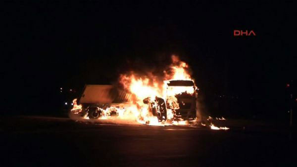Antalya'da korkunç trafik kaza: 5 kişi yanarak öldü - Resim: 2