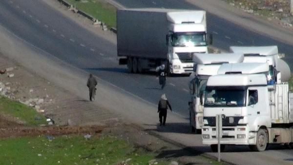 PKK yol kesti kıyafetleri şaşırttı - Resim: 2