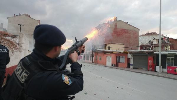 Konya'da ortalık savaş alanına döndü: 200 polis sevk edildi! - Resim: 2