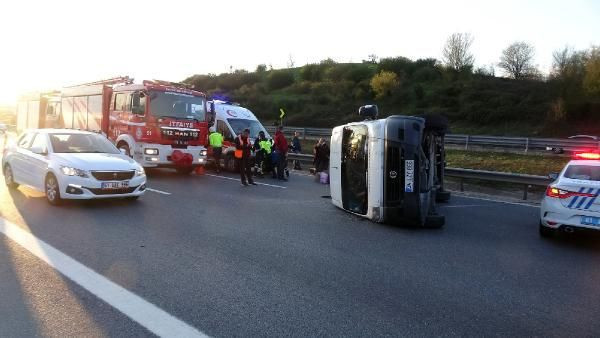 Düzce'de minibüs devrildi: 17 yaralı - Resim: 1