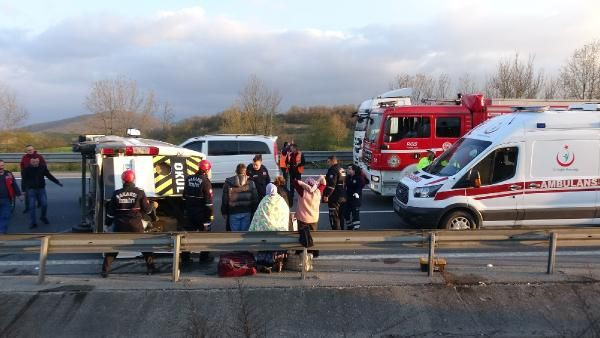 Düzce'de minibüs devrildi: 17 yaralı - Resim: 2